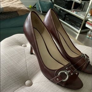 Joan & David brown leather heal shoes size 10